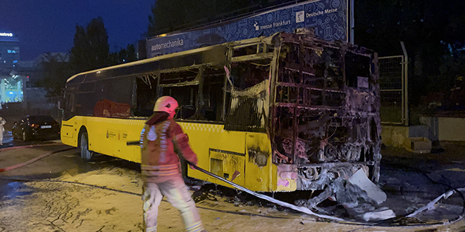İstanbul'da İETT otobüsü yandı