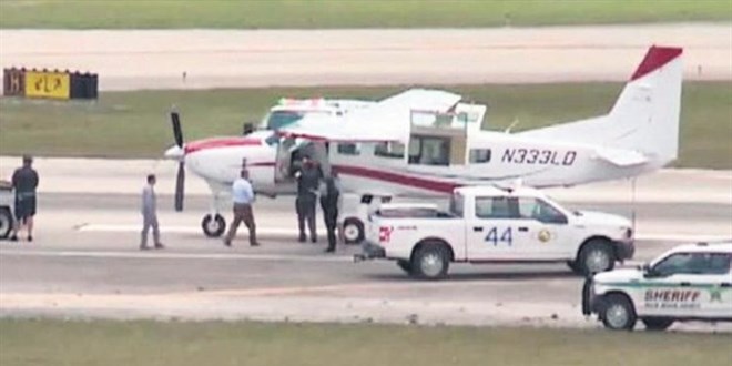 ABD'de pilotu baylan uak, deneyimsiz yolcu tarafndan havalimanna indirildi