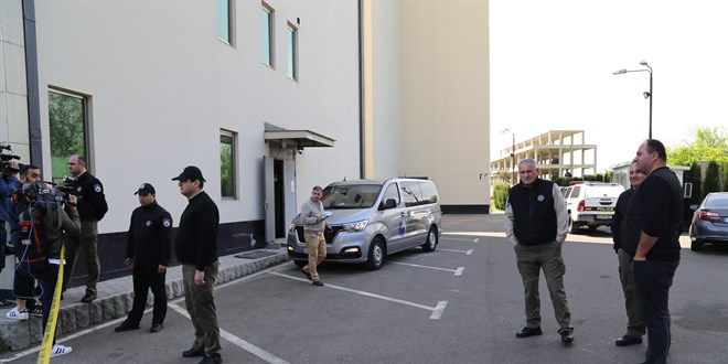 Tututklu eski Gürcistan Cumhurbaşkanı Saakaşvili hastaneye kaldırıldı
