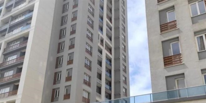İstanbul'da bir kadın, doğurduğu bebeği balkondan aşağı attı