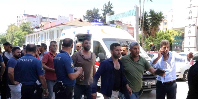 Antalya'da 2 grup arasında çıkan kavgada 10 kişi yaralandı