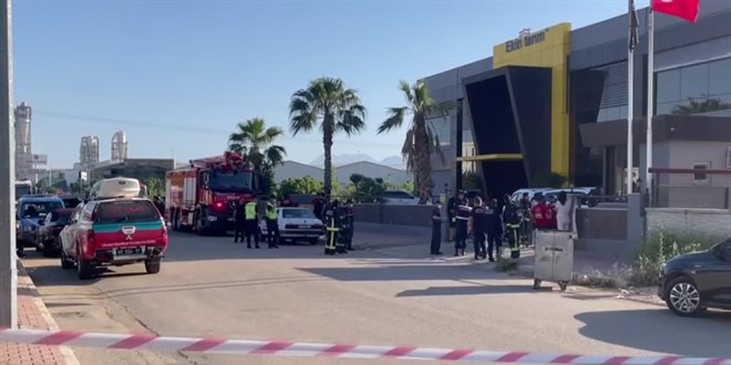 Fabrikada gaz sızıntısından 2 işçi hayatını kaybetti, 3 işçi hastanede