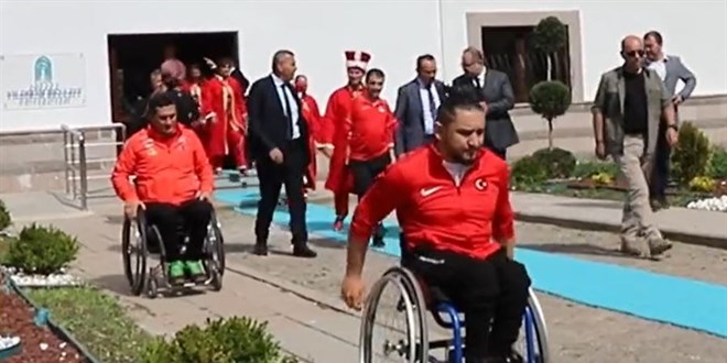 Engelli milli sporcular, üniversitenin etkinliğine katıldı