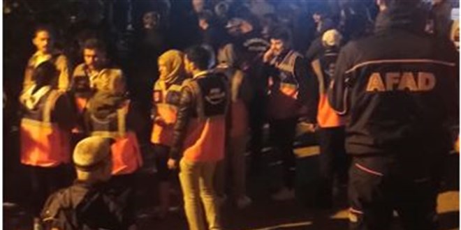 Aranan iki kız kardeş babalarının aracının bagajında uyur vaziyette bulundu