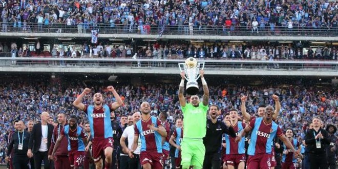 Trabzonspor, Atatürk Olimpiyat Stadı'nda şampiyonluğu kutladı