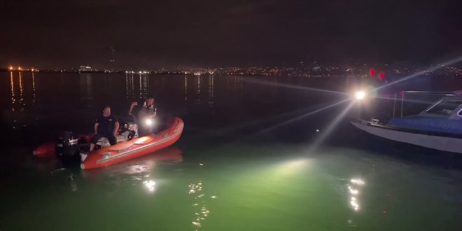 Genç çifti 'Titanik pozu' ayırdı
