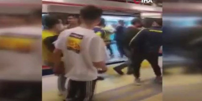 Marmaray'da Fenerbahçe ve Trabzonspor taraftarları birbirine girdi
