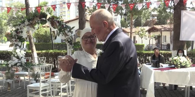 Huzurevinde tanışıp evlendiler