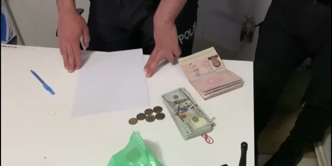 Ümraniye'de şüpheli çantadan 10 bin 200 dolar çıktı