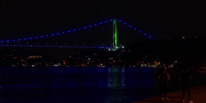 FSM Köprüsü hipertansiyon için mavi ve yeşil renkle ışıklandırıldı