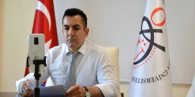 Ders sırasında kalp krizi geçiren öğretim üyesi yaşamını yitirdi