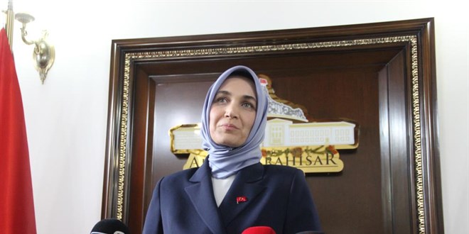 İlk başörtülü Vali Kübra Güran Yiğitbaşı görevine başladı