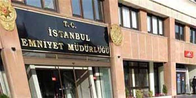 İstanbul Emniyet Müdürlüğü önünde silahlı şahıs alarmı