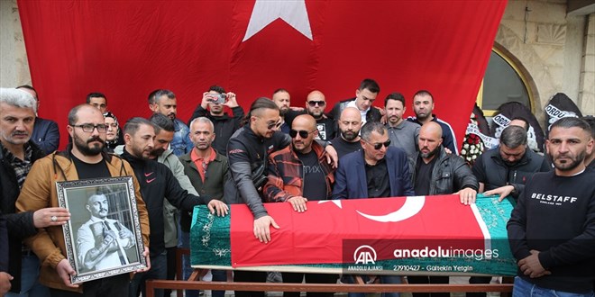 Almanya'da kalp krizi geçirerek hayatını kaybeden boksörün cenazesi defnedildi