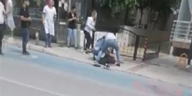 Sokak ortasında bıçaklanan kadın hayatını kaybetti