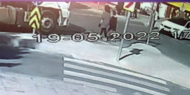 Bahçelievler'de feci kaza: Abla kardeşe İSKİ kamyonu çarptı