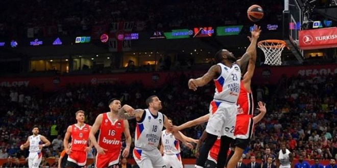 Anadolu Efes EuroLeague'de 3. kez art arda finalde