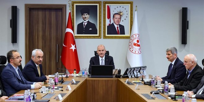 Bakan Soylu, göç ve uyuşturucu konularıyla ilgili 81 ilin valisiyle görüştü