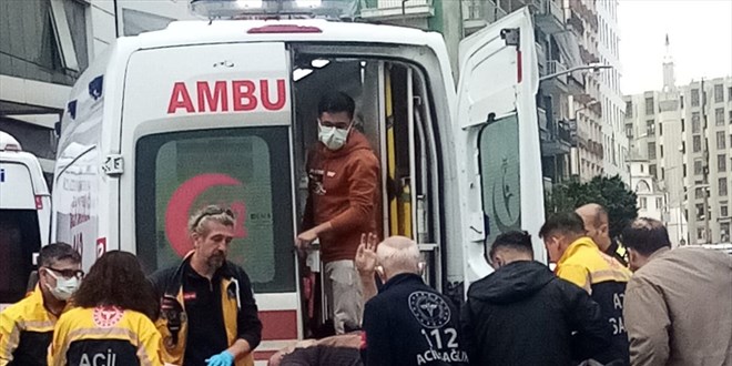 Denizli'de ambulans ile minibsn arpmas sonucu 3 kii yaraland