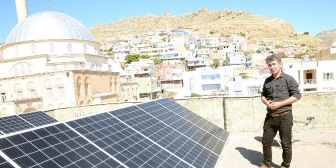 Aile hekimi, ASM'nin çatısına ilaçlar bozulmasın diye güneş paneli yerleştirdi