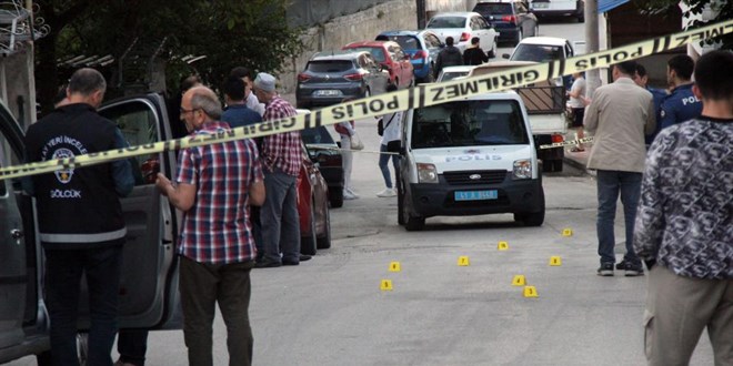 Sokak ortasında silahlı bıçaklı kavga: 1 ölü, 3 yaralı