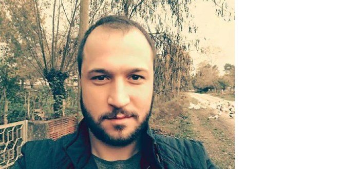 Halı sahada kalp krizi geçiren öğretmen hayatını kaybetti