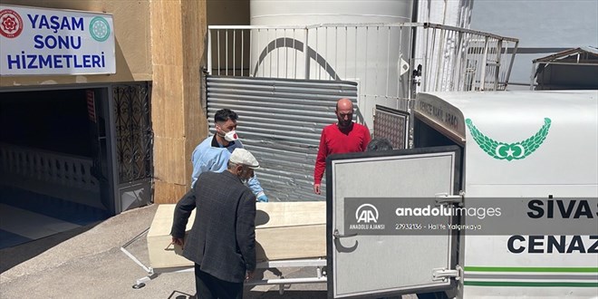 Sivas'ta KKKA şüphesiyle tedavi gören kişi öldü