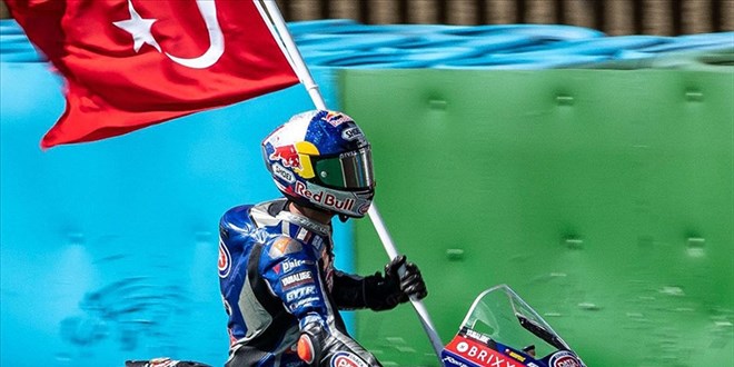 Milli motosikletçi Toprak Razgatlıoğlu, Portekiz'de ikinci oldu