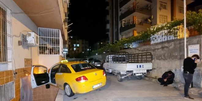 Kavgayı ayıran taksicinin aracı çalındı