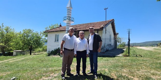 Bu caminin minaresi geri dönüşümden