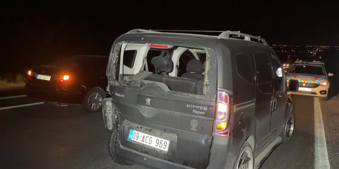 Elazığ'da otomobil ile hafif ticari aracın çarpıştığı kazada 5 kişi yaralandı