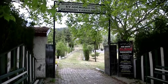 Eskişehir'de iki mezarlık kapısı çalındı
