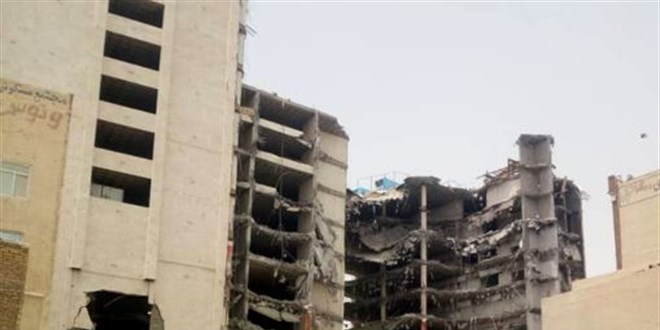 İran'da 10 katlı bina çöktü