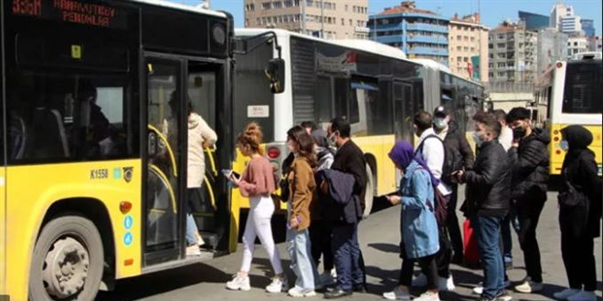 İstanbul'da öğrencilere yapılan ulaşım zammı geri çekildi