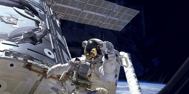 NASA alarma geçti: Astronotun kaskına su doldu