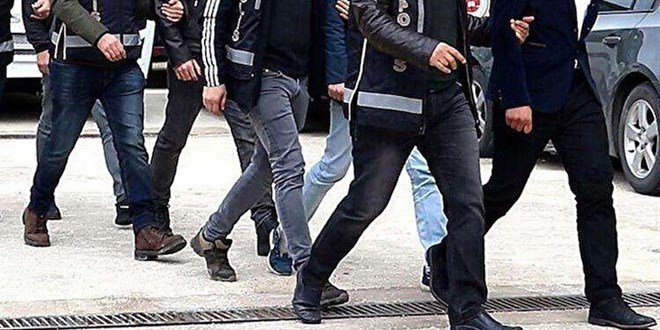 İzmir merkezli FETÖ operasyonunda gözaltı sayısı 51'e yükseldi