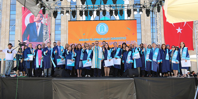AYBÜ'de 600 öğretim üyesi için cübbe giyme töreni düzenlendi
