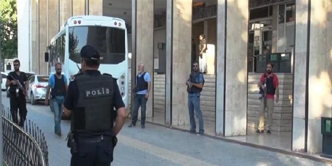 Mersin'deki duruşma sonrası silahlı kavgaya 7 tutuklama
