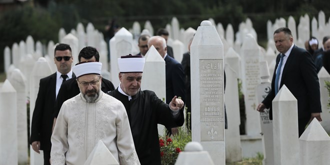 Diyanet İşleri Başkanı Erbaş, Saraybosna'daki Gazi Hüsrev Bey Camisi'nde ezan okudu