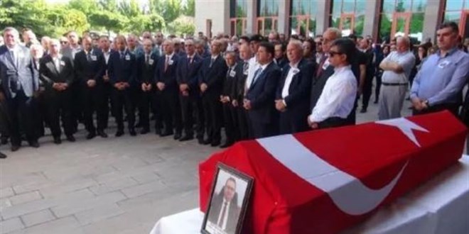Kalp krizi sonucu hayatını kaybeden rektör yardımcısı son yolculuğuna uğurlandı