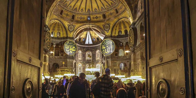 Bakan Ersoy Ayasofya'daki hasar tartışmaları için konuştu: Çok ciddi tadilat olacak