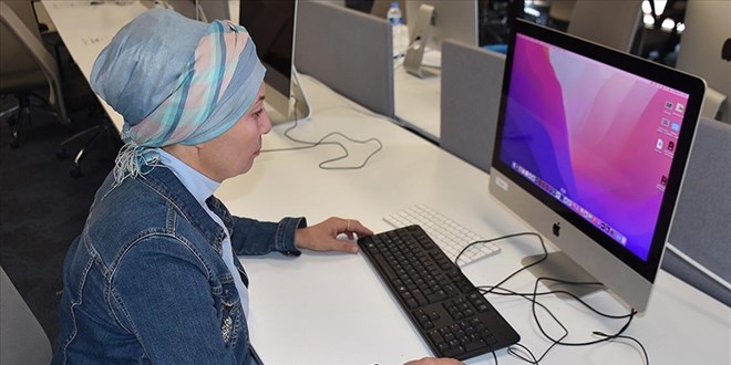 59 yaşındaki yüksek lisans öğrencisi azmiyle gençlere örnek oluyor