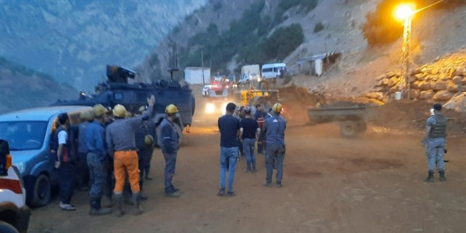 Hakkari'de göçükte mahsur kalan madenci kurtarıldı