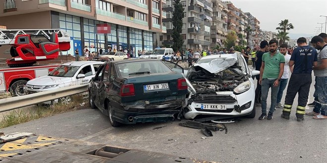 İntihar girişimini izlerken 5 araç kaza yaptı: 5 yaralı
