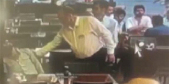 Kalp krizi geçirdiğini kimse anlamadı! Genç adamın son anları görüntülendi
