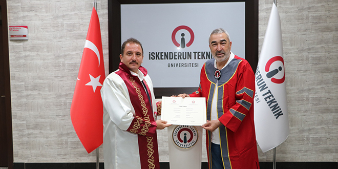 Teknik direktr Samet Aybaba 67 yanda niversiteden mezun oldu