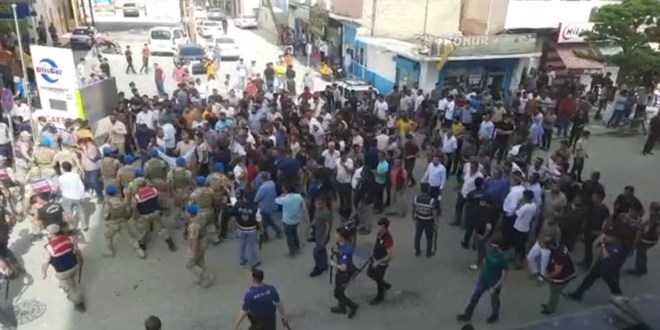 İki aşiret birbirine girdi, asker polise destek için sokağa indi