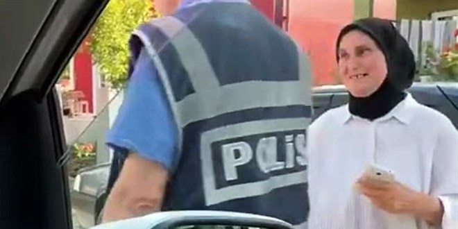 Kimliğini evde unutan görme engelli öğrenciyi polis sınava yetiştirdi