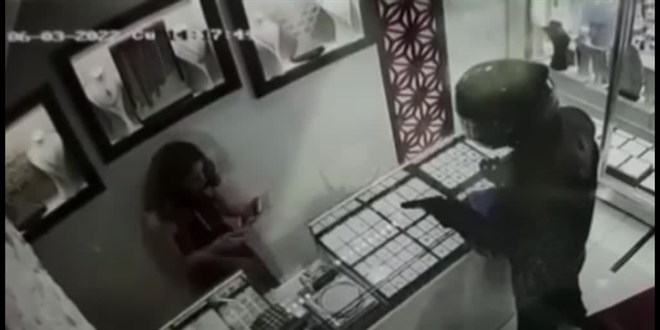 İzmir'de kuyumcu dükkanındaki soygun girişimi