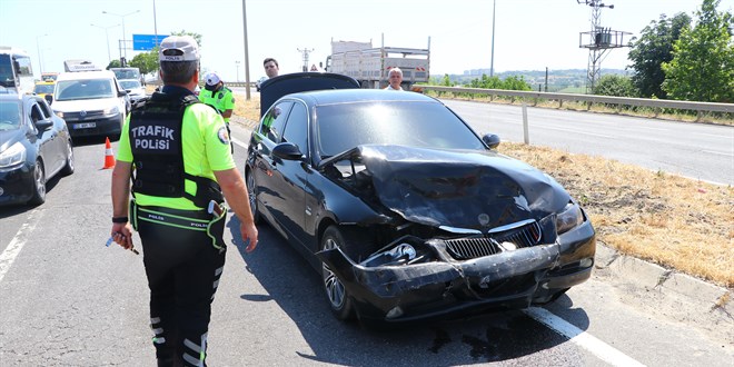 Tekirdağ'da freni boşalıp takla atan kamyonetteki 3 kişi yaralandı